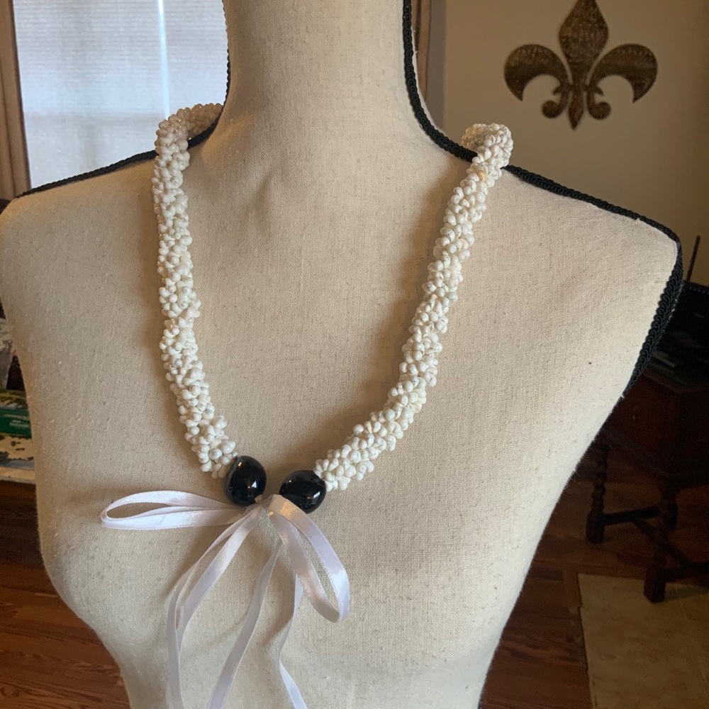 Hawaiian Kukui Nut / Shell Lei Necklace